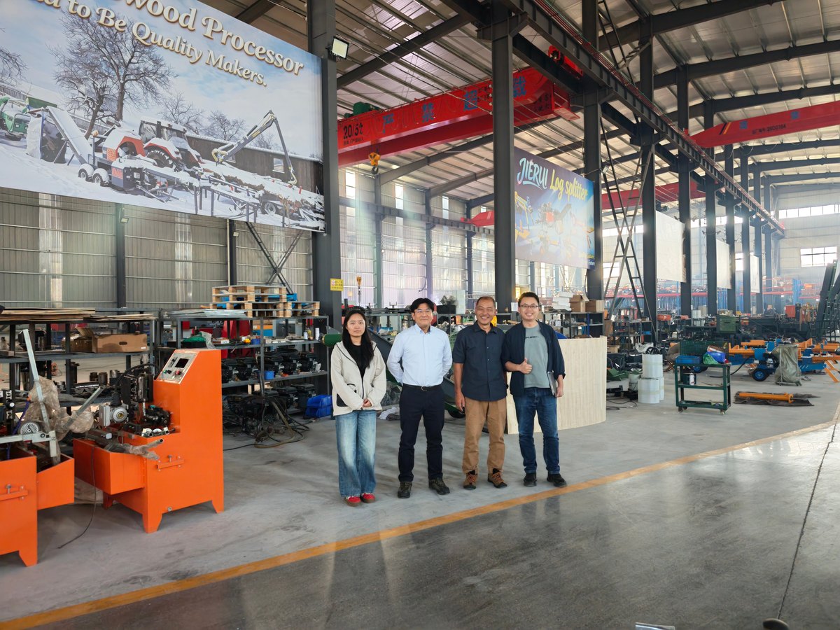 Taller de maquinaria forestal Jierui con puente grúa y máquinas en montaje