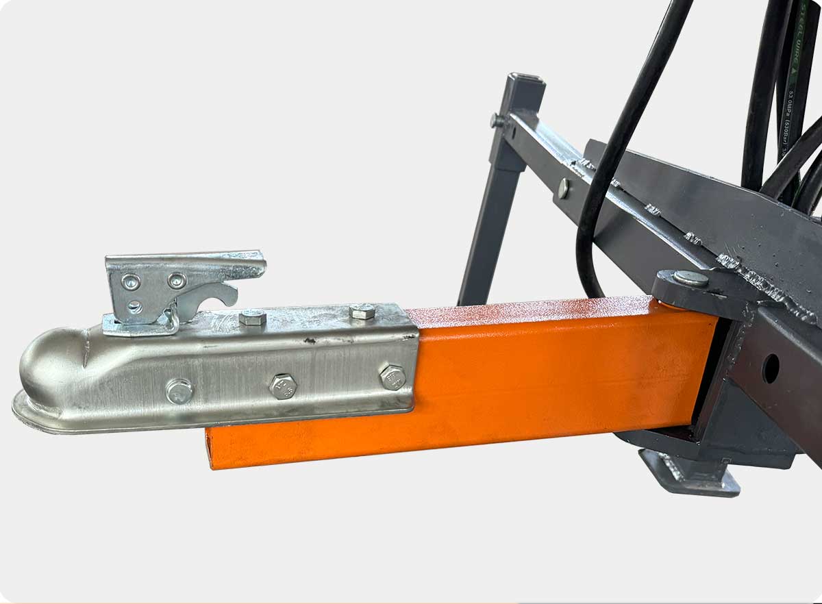 Tráiler de madera con grúa