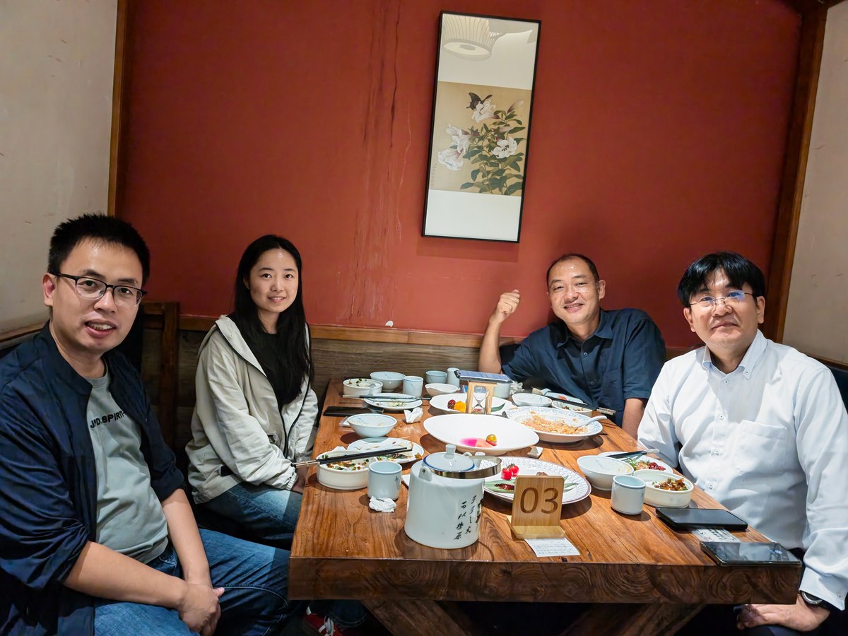 El equipo de Jierui y los compradores japoneses en una cena de recepción después de la visita a la fábrica
