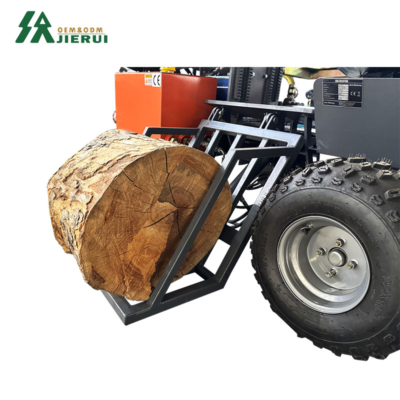 Benzinbetriebener Holzspalter