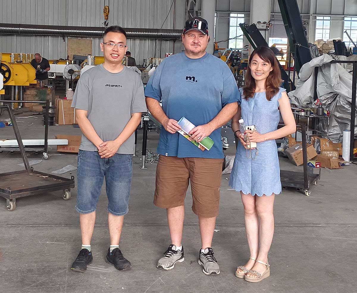 Macchina per la molatura di pannelli di legno